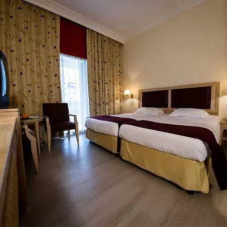 Curium Palace Hotel 4*